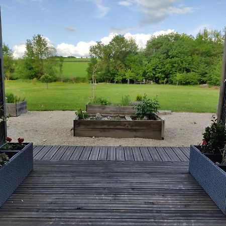 Au Pied Du Lariat Bed & Breakfast Leoville Bagian luar foto