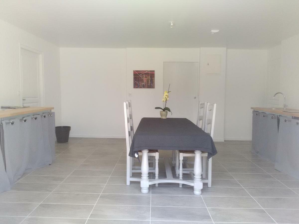Au Pied Du Lariat Bed & Breakfast Leoville Bagian luar foto